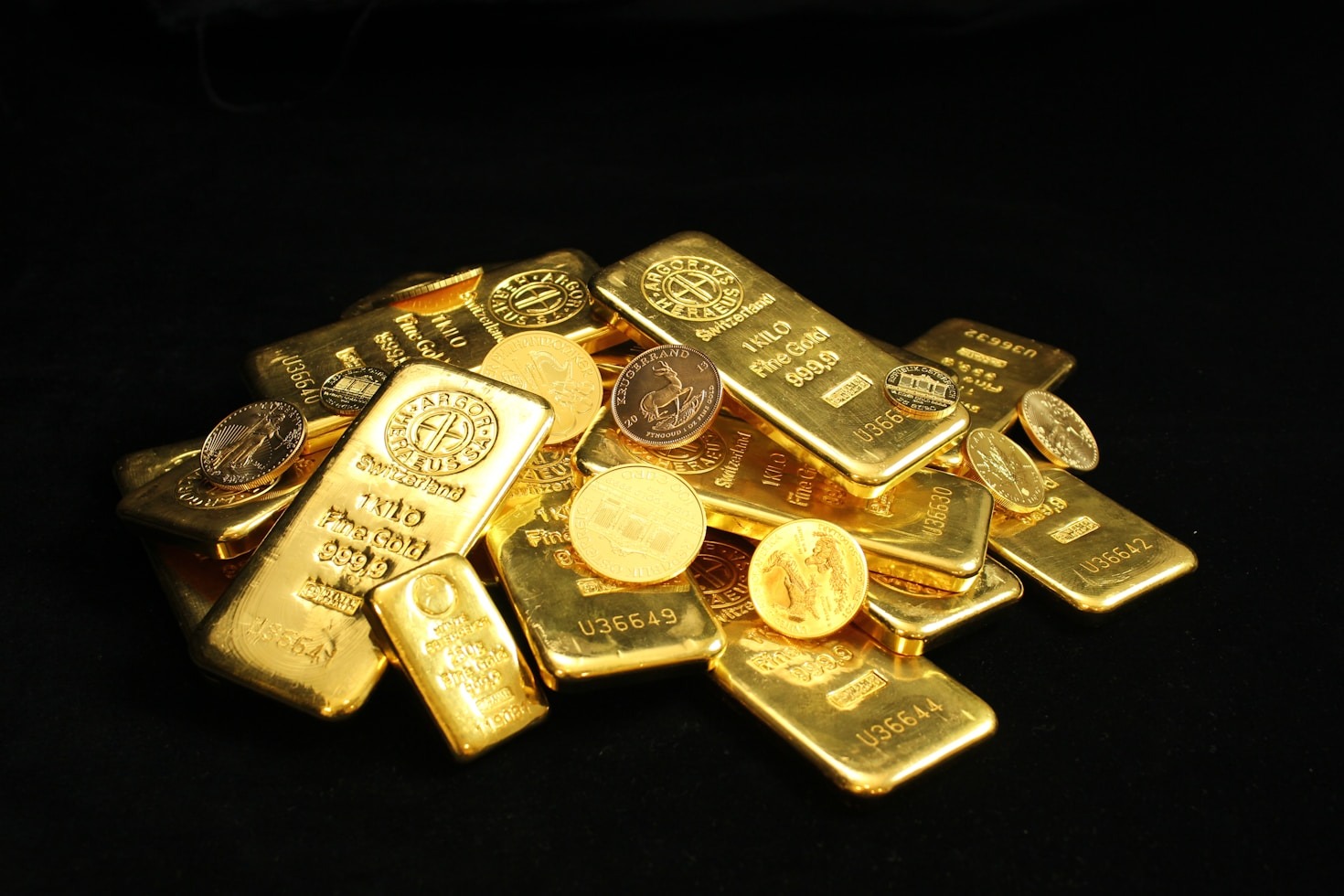 How to Make Informed Decisions in Gold Trading